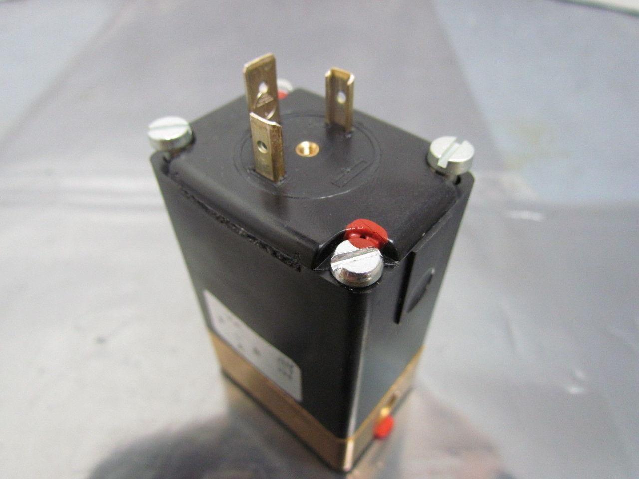 Burkert 0331 C 1/8 FKM BR 004586627 Direct Acting Solenoid Valve 12VDC 8W 145PSI