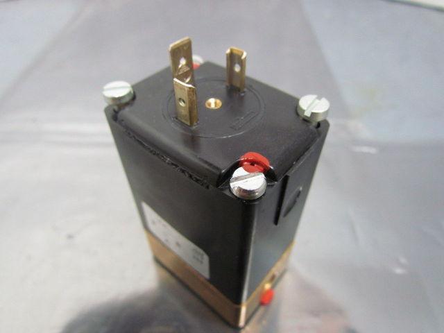 Burkert 0331 C 1/8 FKM BR 004586627 Direct Acting Solenoid Valve 12VDC 8W 145PSI
