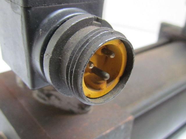 Parker CH2AS34C Pneumatic Air Cylinder 2-1/2" Bore 4" Stroke Series 2A