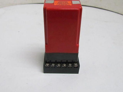 Red Lion Controls PRA1-1031 Pulse Rate Converter 115 VAC 12-Pin w/Base