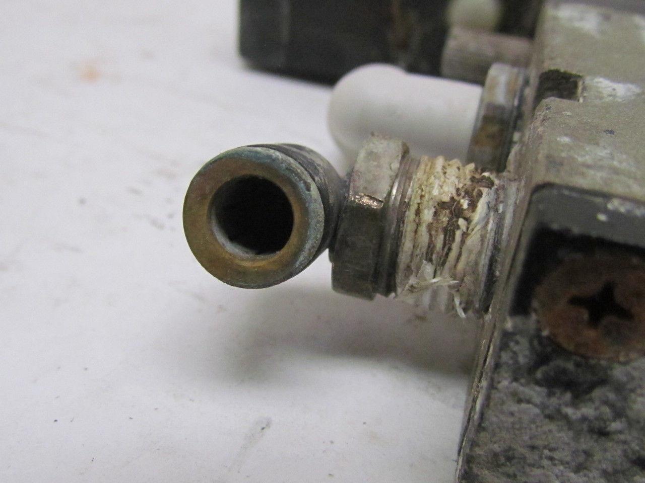 SMC VF3130-5DZC-02-Q 5 Port Pneumatic Pilot Operated Solenoid Valve 1/4" NPT