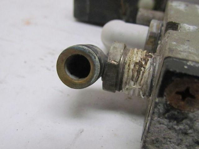 SMC VF3130-5DZC-02-Q 5 Port Pneumatic Pilot Operated Solenoid Valve 1/4" NPT