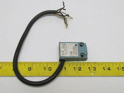 Telemecanique   XCMA115 Limit Switch 500V B300 240V 1.5 Amp