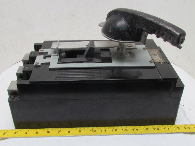 GE TKM826F000 2-Pole 800 Amp Circuit Breaker 250VDC 600VAC Bolt-On Panel Mount