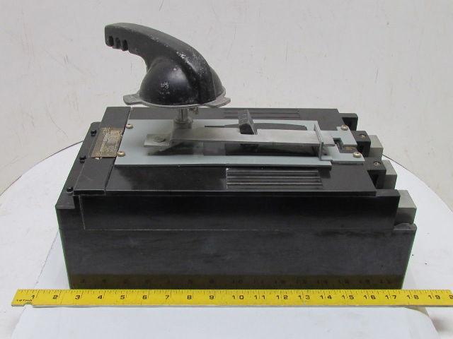GE TKM826F000 2-Pole 800 Amp Circuit Breaker 250VDC 600VAC Bolt-On Panel Mount
