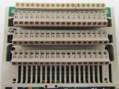 Schneider 170AD135000 TSX Momentum Base I/O Base 24VDC-32PT Out