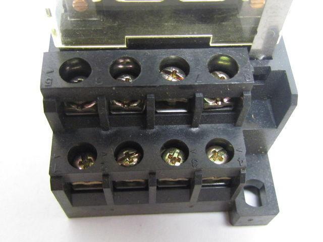 Omron LY4N 24VDC 14 Pin Relay w/Safty Clips On No 1078HP Base Lots of 4