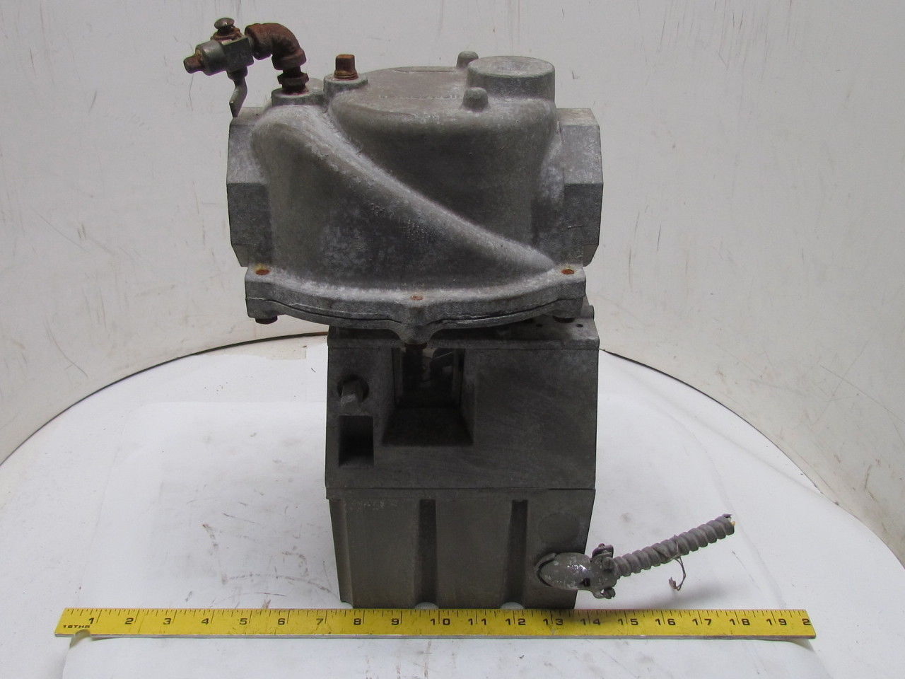 Honeywell V4062A 1123 V5055B Hi-Lo-Off Fluid Power 2"NPT Gas Valve Actuator