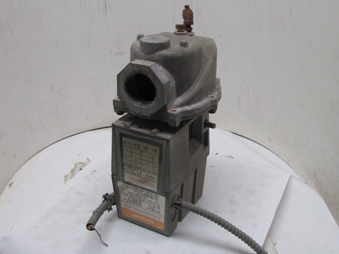 Honeywell V4062A 1123 V5055B Hi-Lo-Off Fluid Power 2"NPT Gas Valve Actuator