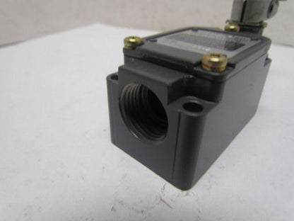 Omron Type WL GCA2 Limit Switch w/Roller Lever Arm 10A 125/250/480VAC 2-Circuit
