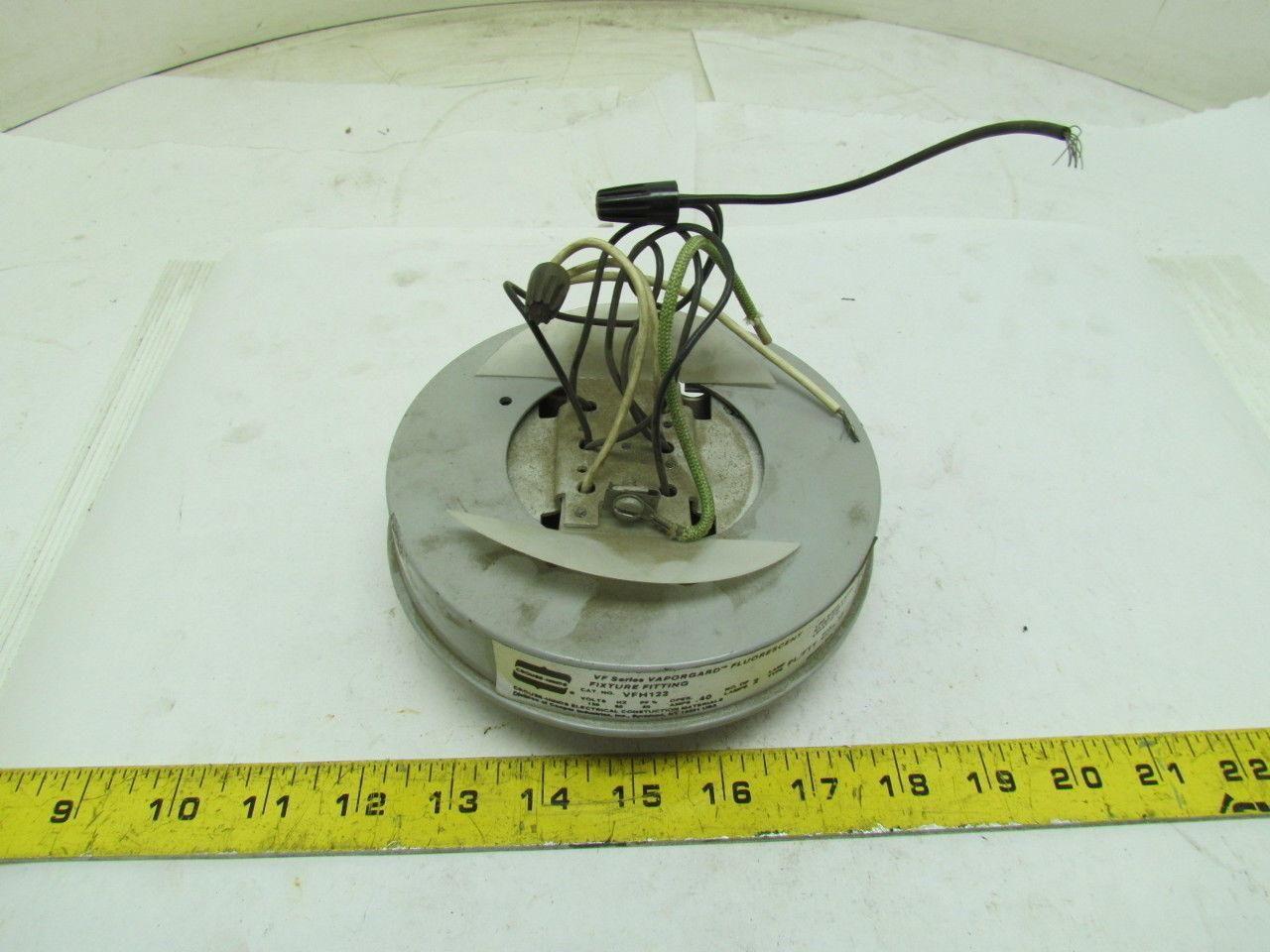 Crouse-Hinds VAPORGUARD VHF122 120V .40A 9W Fluorscent Fixture