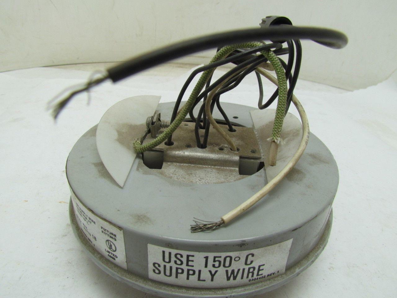 Crouse-Hinds VAPORGUARD VHF122 120V .40A 9W Fluorscent Fixture