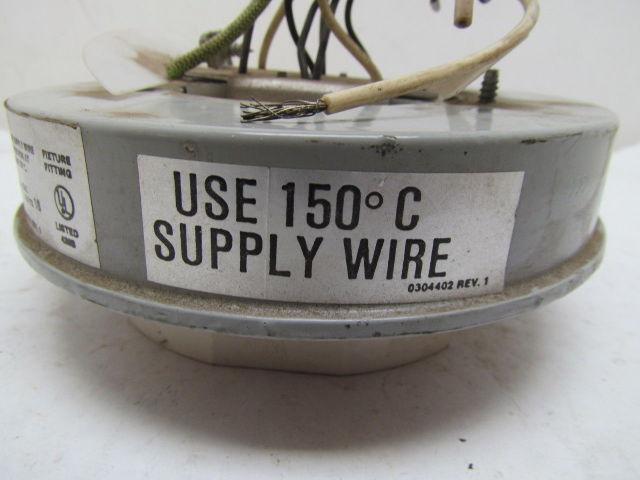 Crouse-Hinds VAPORGUARD VHF122 120V .40A 9W Fluorscent Fixture
