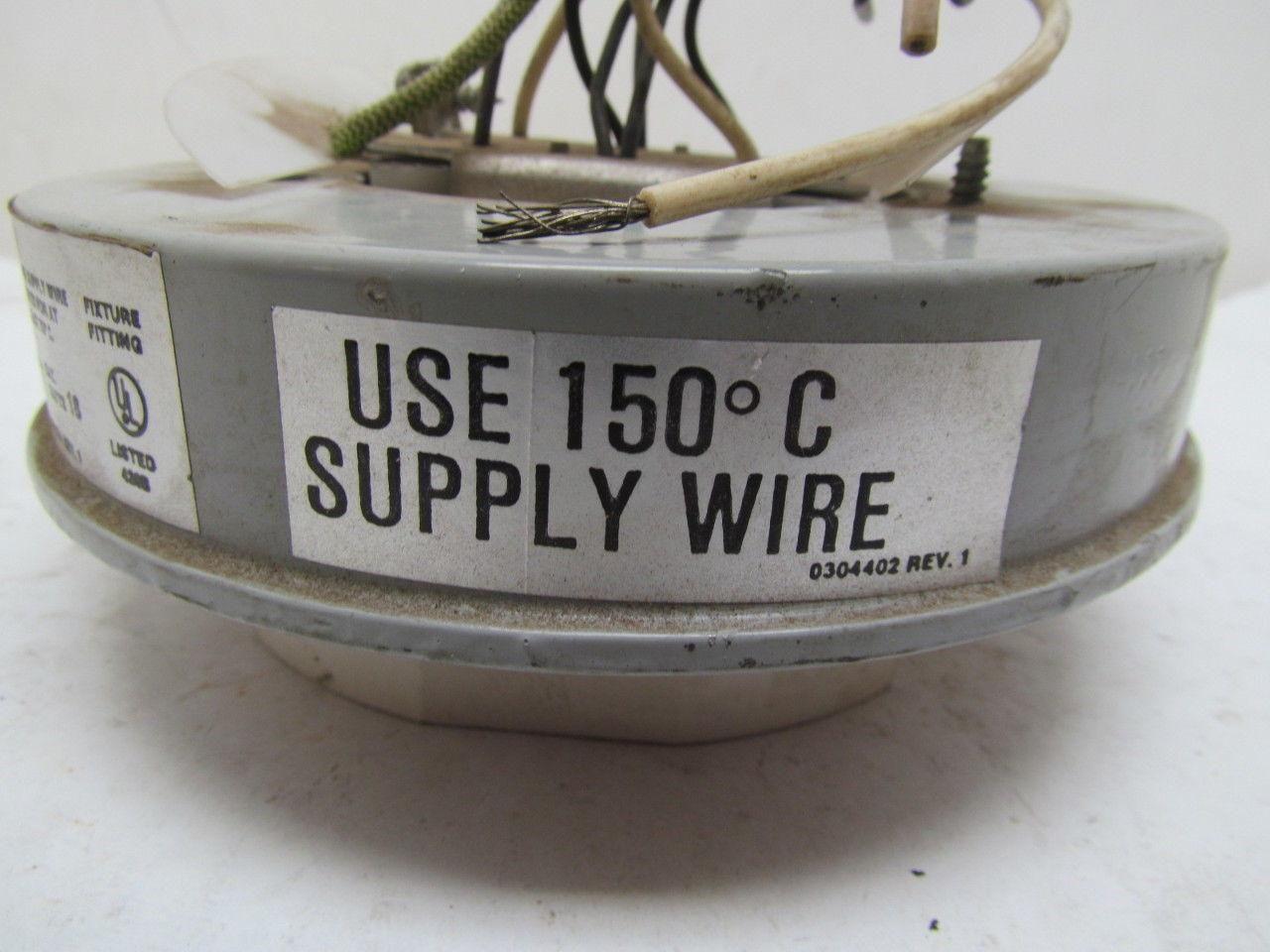 Crouse-Hinds VAPORGUARD VHF122 120V .40A 9W Fluorscent Fixture