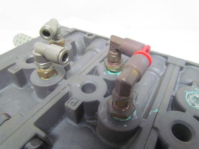 Numatics FlexiBlok 3-Block Manifold Assy 1/4" NPT Side/Bottom Ports w/End Caps