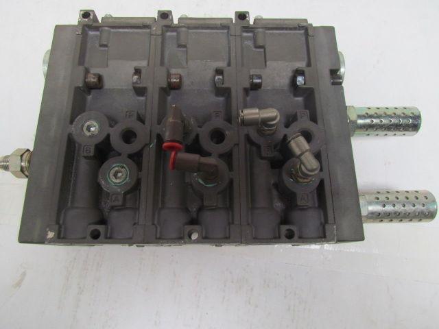 Numatics FlexiBlok 3-Block Manifold Assy 1/4" NPT Side/Bottom Ports w/End Caps