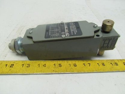 Allen-Bradley 802T-NX183 Oiltight Limit Switch w/6 Pin Connector NEW Take-Off