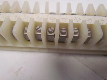 Allen-Bradley 1492 Style.CA 90 Terminal Blocks 2 End Pieces Mounted on Rail