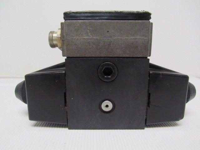 Vickers 02-119590 DG4S4LW-01 6C-B-60 Double Solenoid Hydraulic Valve 3-Pos 4-Way