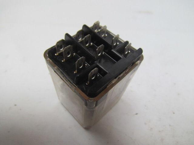 Adgo AR3-5NKU4400-2 11Blade Relay W/Indicator Light Used