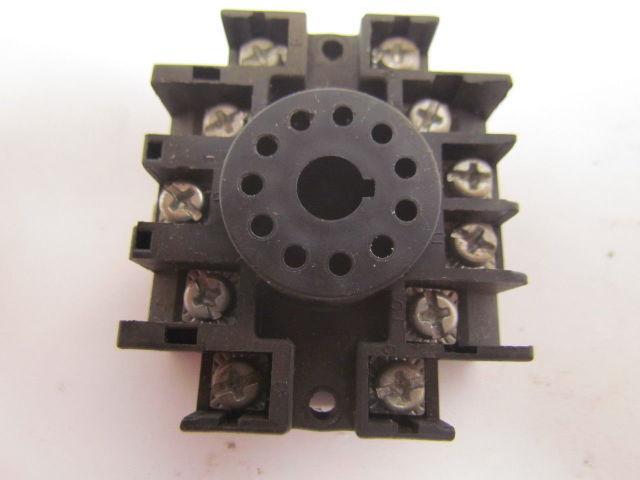 Allen-Bradley 700-HA33A1 Assorted with bases Lot of 4