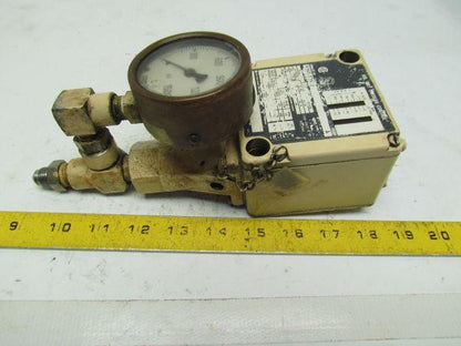 Allen Bradley 836T-T35-J Pressure Control With 1500 PSI Gauge