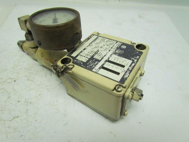 Allen Bradley 836T-T35-J Pressure Control With 1500 PSI Gauge