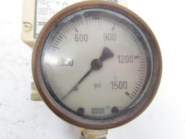 Allen Bradley 836T-T35-J Pressure Control With 1500 PSI Gauge