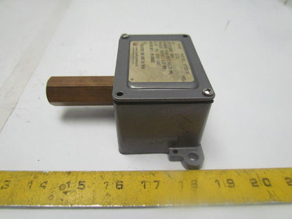 United Electric Controls Type J6 Model 272 Pressure Switch 0-250PSI 250V 1/4"NPT