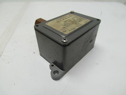 United Electric Controls Type J6 Model 272 Pressure Switch 0-250PSI 250V 1/4"NPT