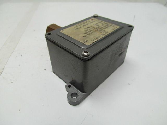 United Electric Controls Type J6 Model 272 Pressure Switch 0-250PSI 250V 1/4"NPT