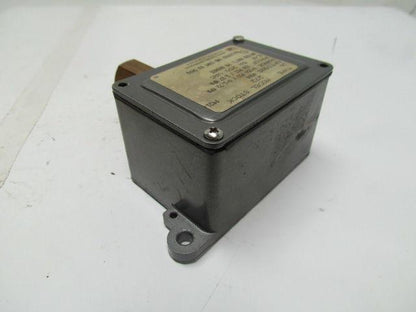 United Electric Controls Type J6 Model 272 Pressure Switch 0-250PSI 250V 1/4"NPT