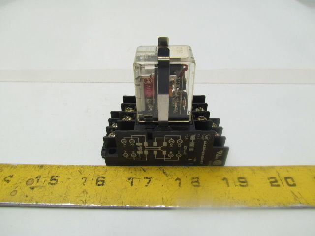 Allen-Bradley 700-HF32A1 10Amp 120/240 Cube Relay w/700HN116 bases Lot of 8