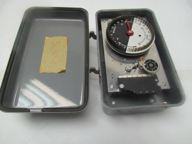 Zenith Controls 2496 FR-R 10A 120V 24hr Programable Timer Wall Mount ...
