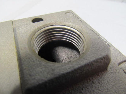 SMC VP3145-043TA Pneumatic Solenoid Valve 3-Port 1/2"npt 110V