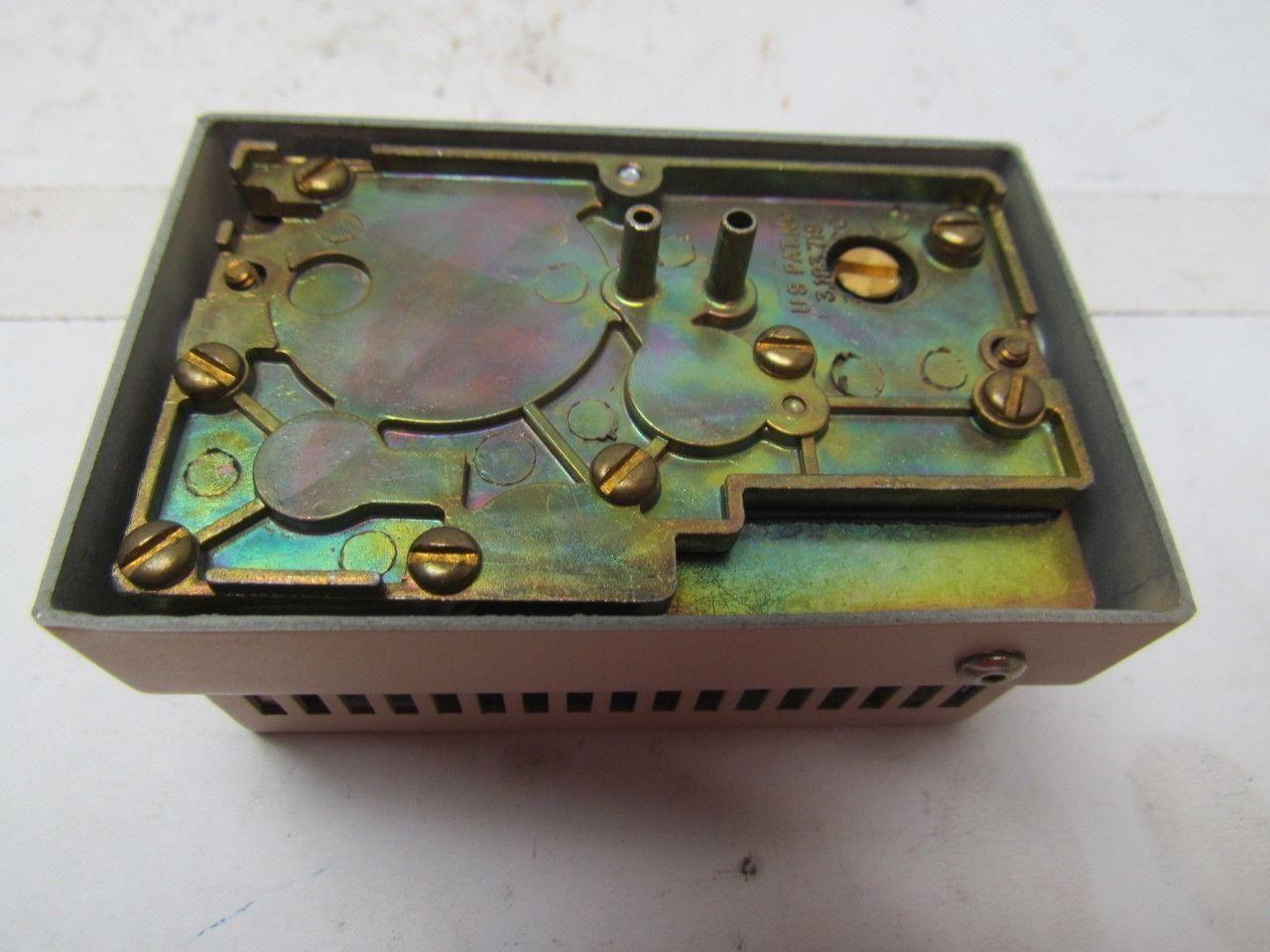 Siemens TT186 RH 186-0043 Powers Controls Room Type Humidity Transmitter 7W5