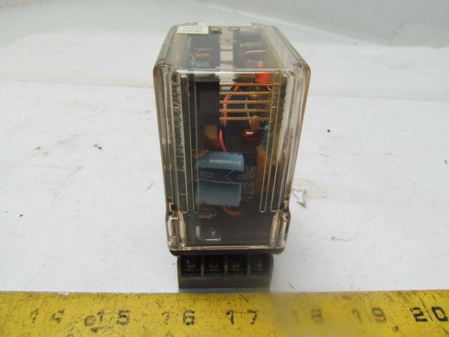 Wilkerson Instrument MM7010 Plug IN Mighty Module Relay W/Base