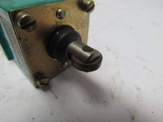 Allen Bradley 802M-DZJ9 Pre Wirer Factory Sealed Limit Switch 5-24VDC 1.1A