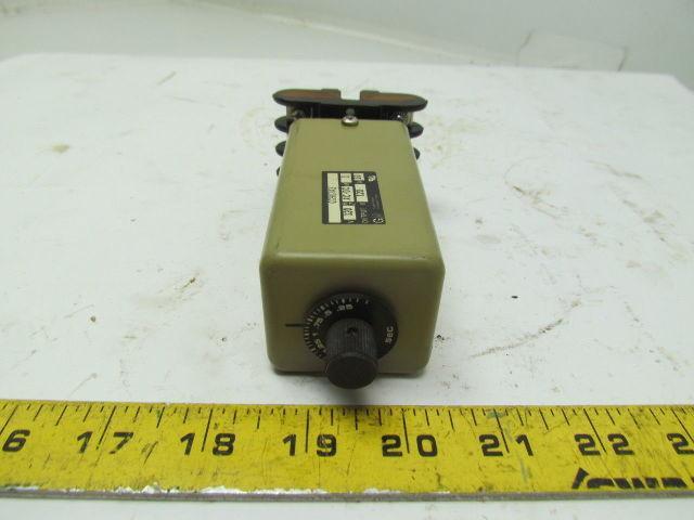 Eagle Signal CG907A3 120V AC/DC Time Delay Relay W/Base 0.25-1.75 Sec