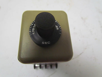 Eagle Signal CG907A3 120V AC/DC Time Delay Relay W/Base 0.25-1.75 Sec