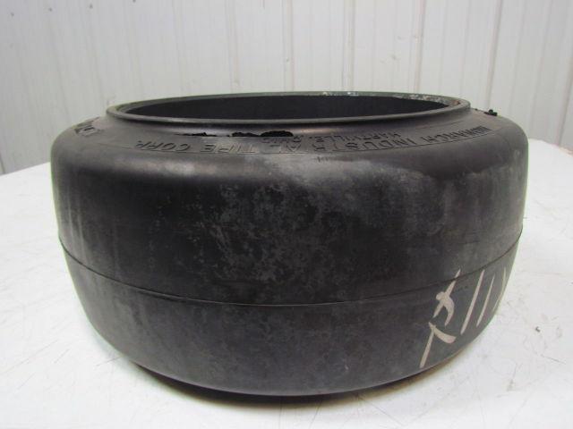 Monarch 16-1/4"x7"x11-1/4" Press On Solid Forklift Tire Wheel 413x178x286