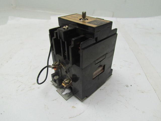 General Electric CR120B D030** Relay 3-Pole NO 600 Volt