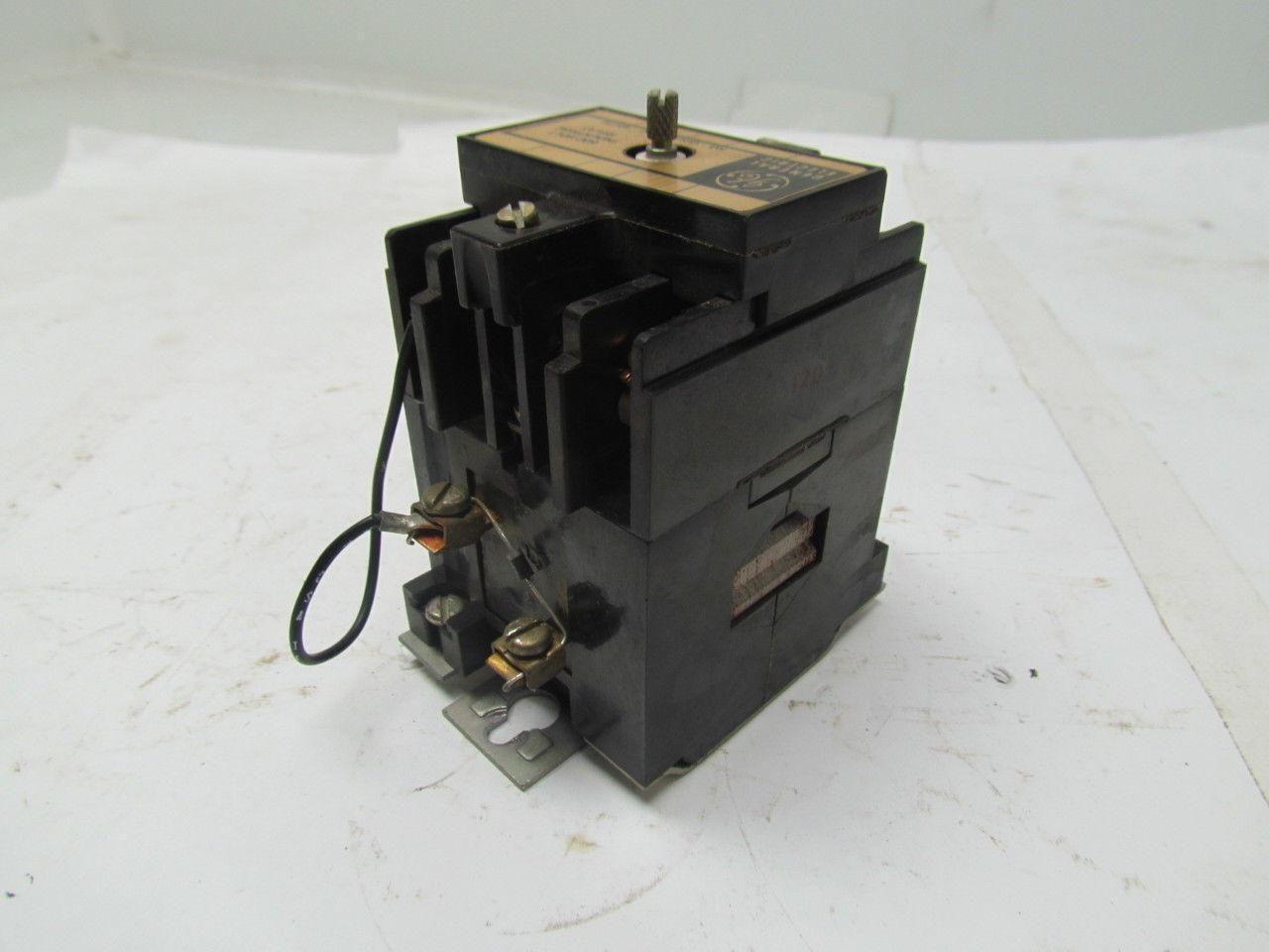 General Electric CR120B D030** Relay 3-Pole NO 600 Volt