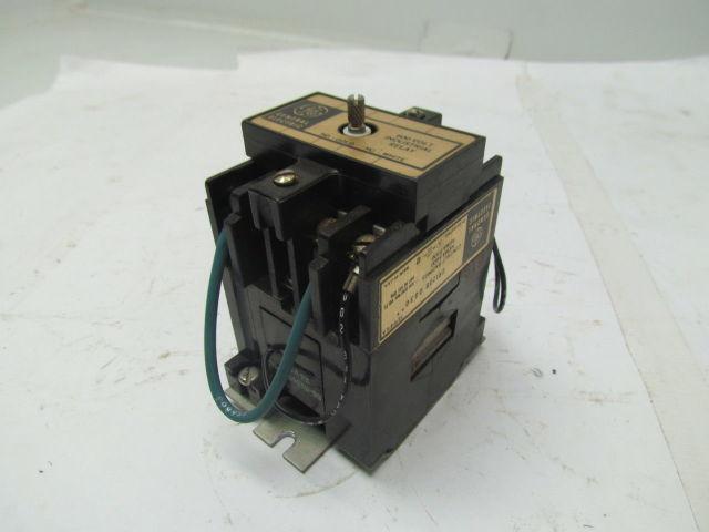 General Electric CR120B D030** Relay 3-Pole NO 600 Volt