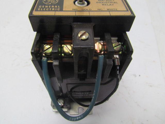 General Electric CR120B D030** Relay 3-Pole NO 600 Volt