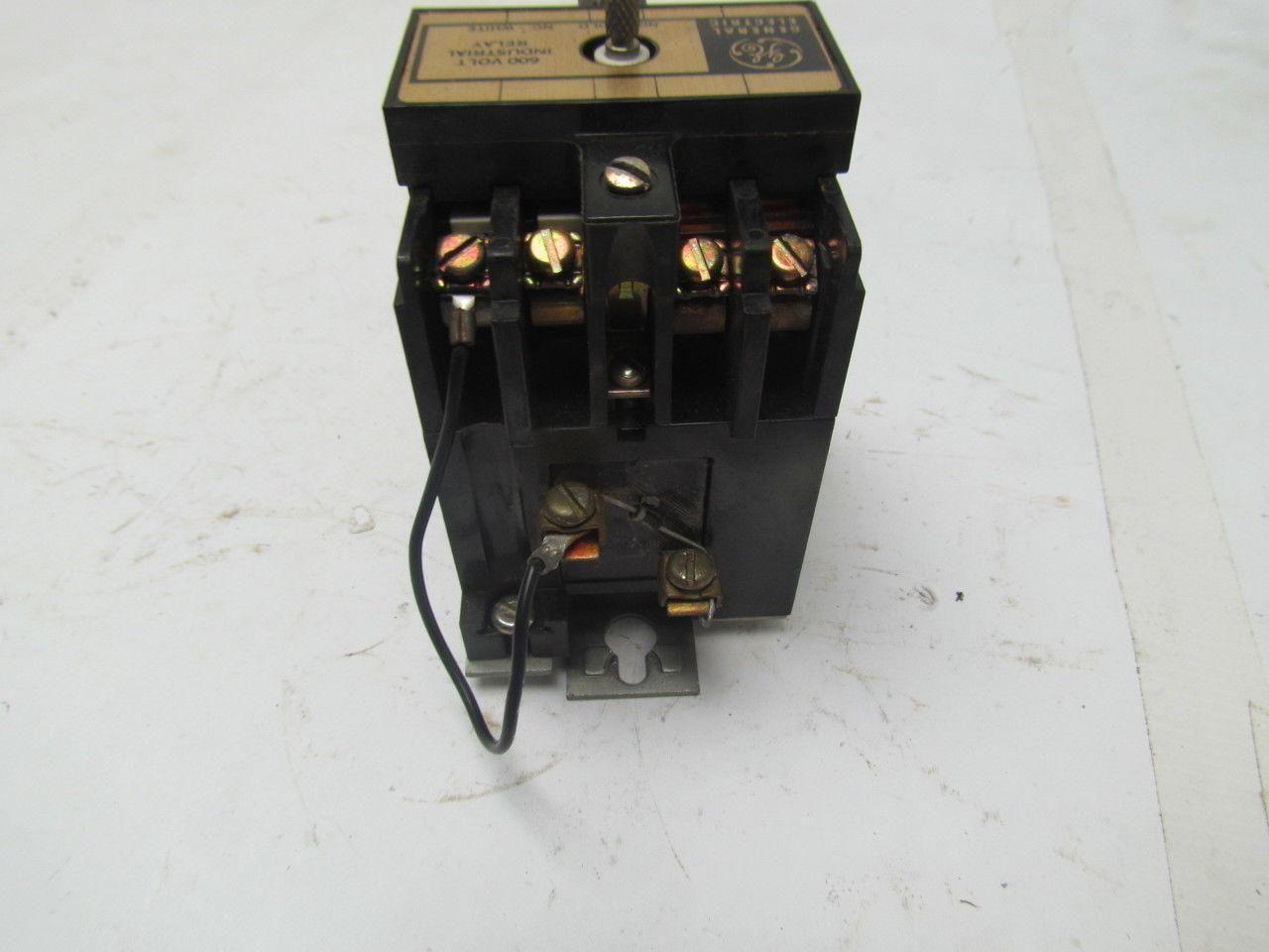 General Electric CR120B D030** Relay 3-Pole NO 600 Volt