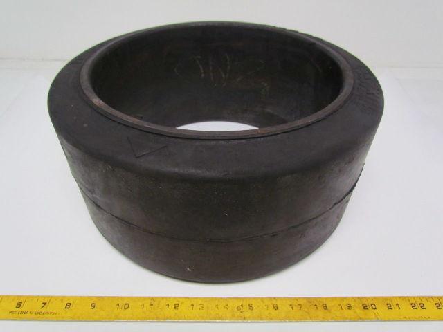 Bearcat 15"X7"X11-1/4" Press On Solid Rubber Smooth Forklift Tire Wheel