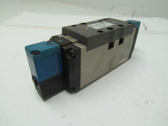 SMC Syndevco VSS8-8-FG-D-3EZ-V1 4/5 Port Solenoid Valve New