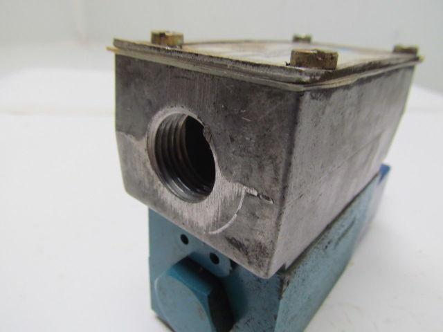 Vickers DG4V-3-OB-M-W-B-40 Solenoid Operated Directional Control Valve