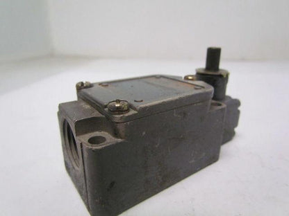 Omron WL-GCA2-TS High Precision Two Circuit Limit Switch 1/2-14 NPT w/Ground
